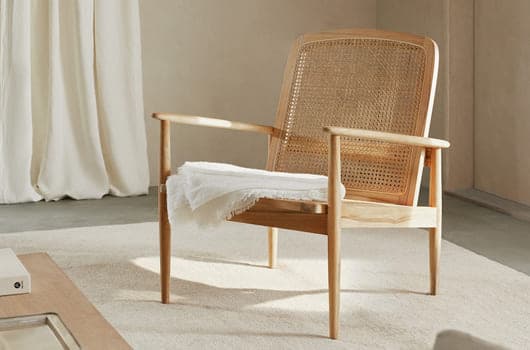 Chairs & Seating